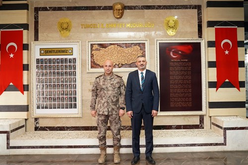 İl Sağlık Müdürü Dr. Sn. Muhammed Duran, 10 Nisan Polis Haftası Münasebetiyle İl Emniyet Müdürümüz Sn. Hakan Duman’ı Makamında Ziyaret Etti