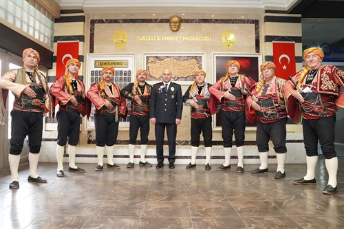 10 Nisan Polis Haftası Etkinliklerinde Yer Almak Üzere İlimizde Bulunan Seymen Ekibi, İl Emniyet Müdürümüz Sn. Hakan Duman’ı Makamında Ziyaret Etti
