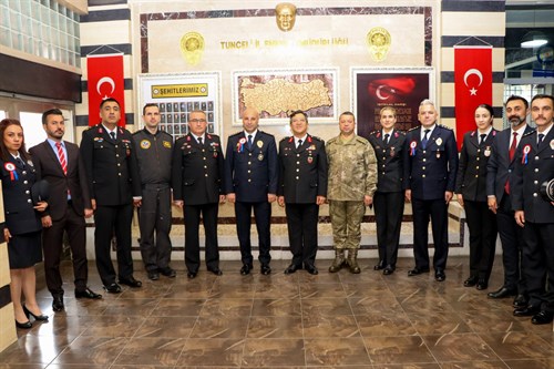 İl Jandarma Komutanı Tuğgeneral Sn. Bülent Baykal ve Beraberindeki Heyet, Sn. Hakan Duman’ı Makamında Ziyaret Etti
